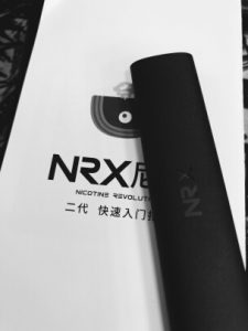2019新款NRX2尼威二代注油小煙菸草水果味可充電式電子煙戒菸男女士款煙彈-月光銀套裝（内含烟桿*1，煙彈*2） photo review