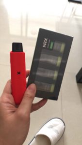 2019新款NRX2尼威二代注油小煙菸草水果味可充電式電子煙戒菸男女士款煙彈-炫慕紅套裝（内含烟桿*1，煙彈*2） photo review